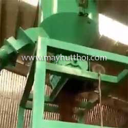 Pneumatic conveyor for chicken manure
