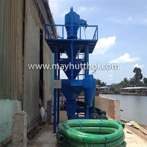 Pneumatic vacuum conveyor and weight indicator for paddy husk